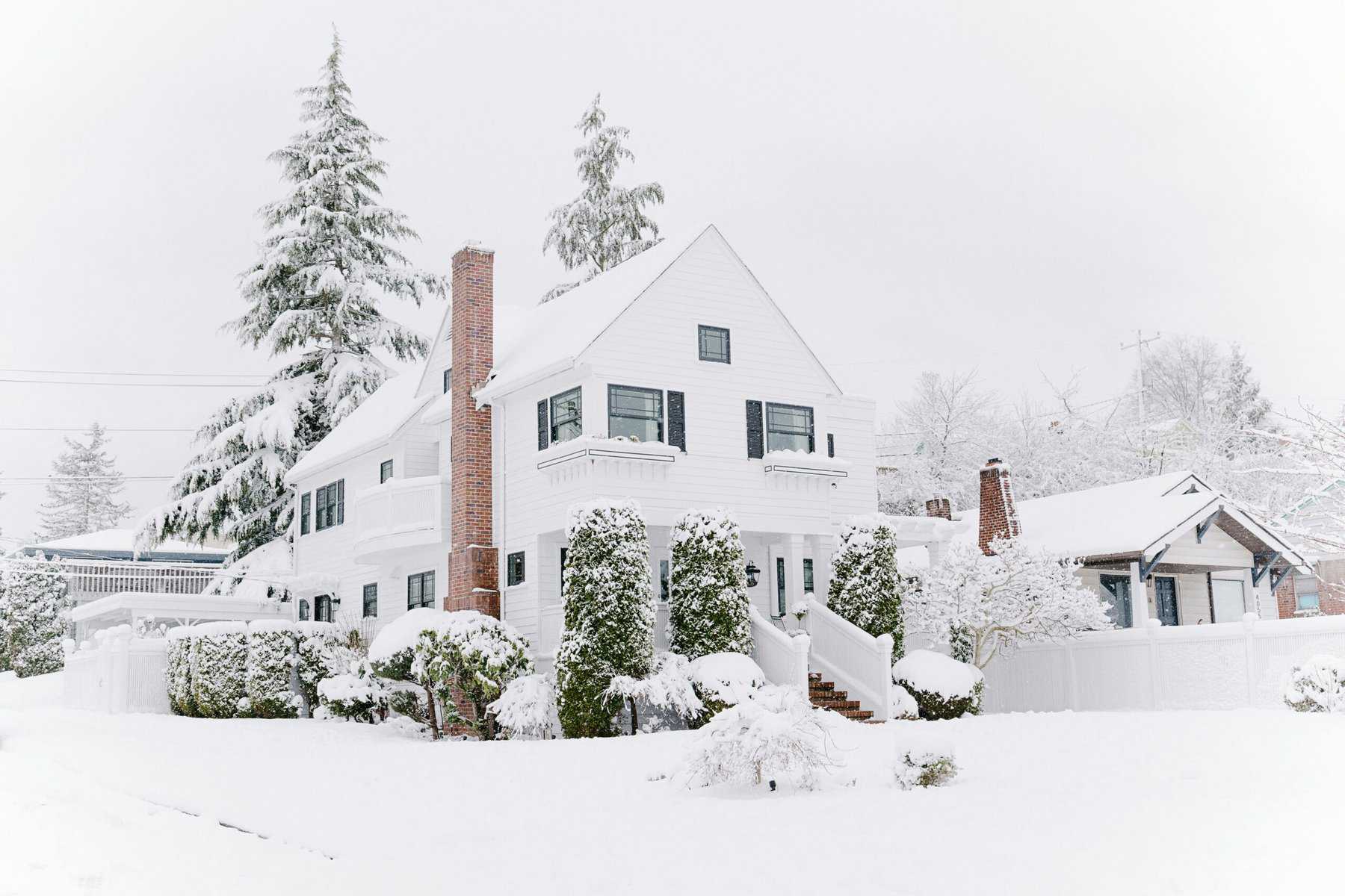 replacing-your-roof-in-winter Replacing your roof in winter: Why the cold months are a great time to get a new roof in Illinois