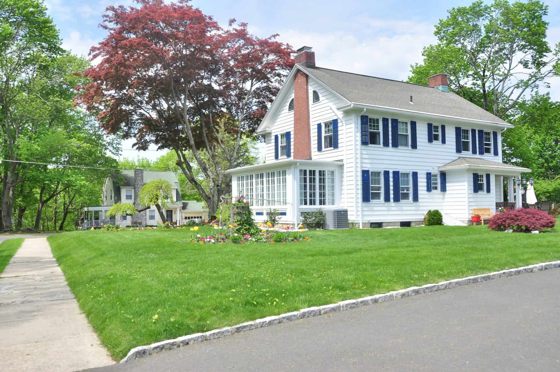 What Roof Color is Best for Your Home’s Curb Appeal?